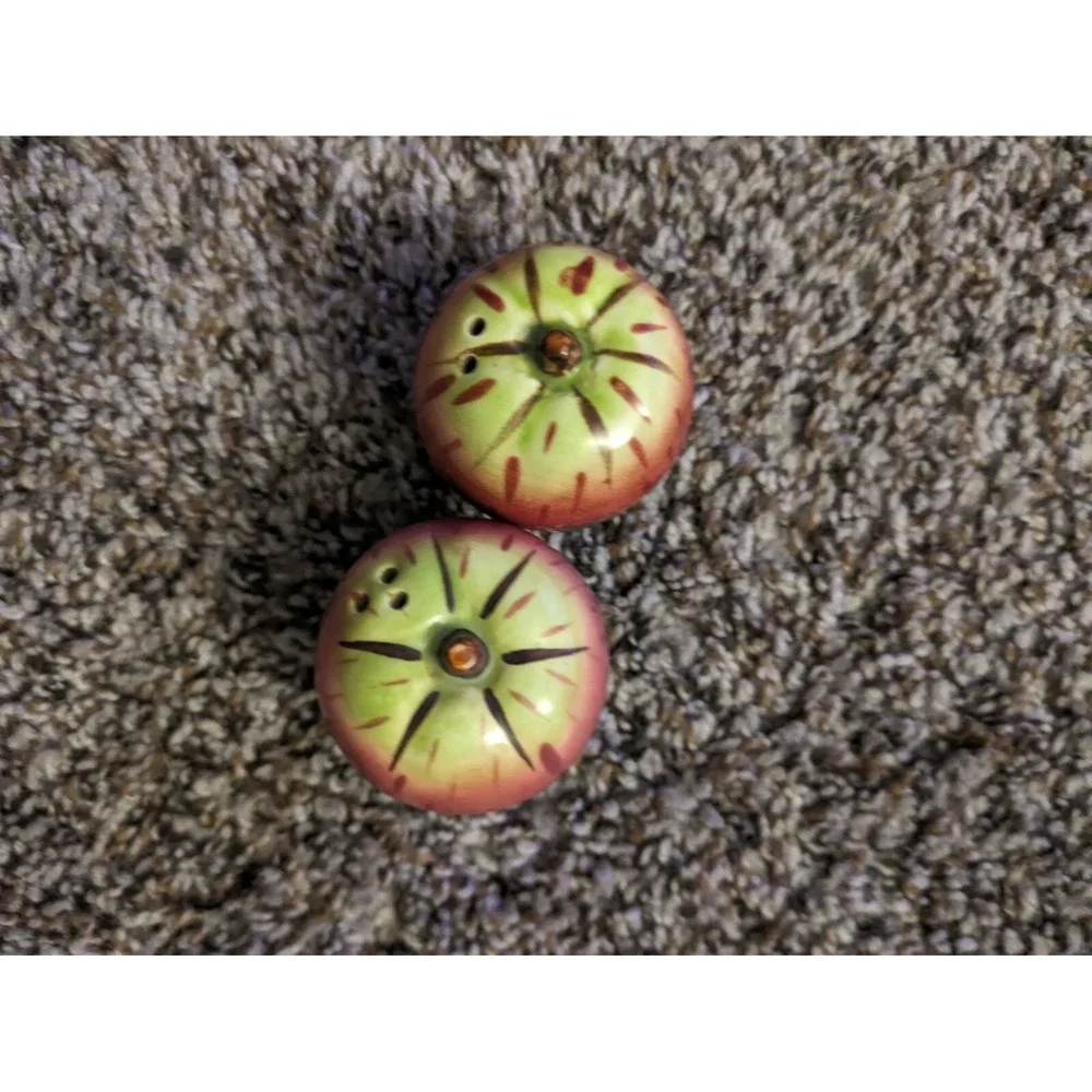 Apple Salt and Pepper Shakers Vintage Ceramic Made in‎ Japan 1.5
